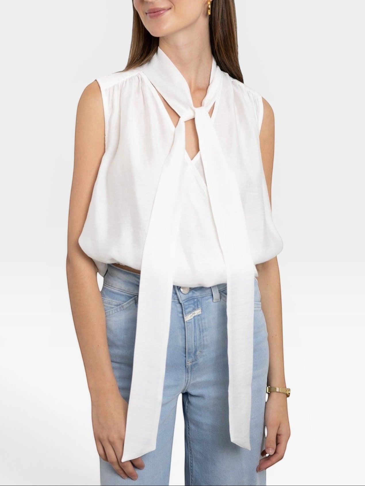JONES + CO white sleeveless blouse with tie-neck detail, lightweight fabric, and flattering silhouette.