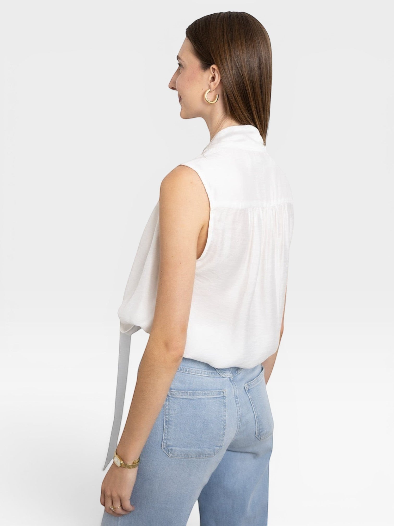 JONES + CO white sleeveless blouse with tie-neck detail, lightweight fabric, and a flattering silhouette.