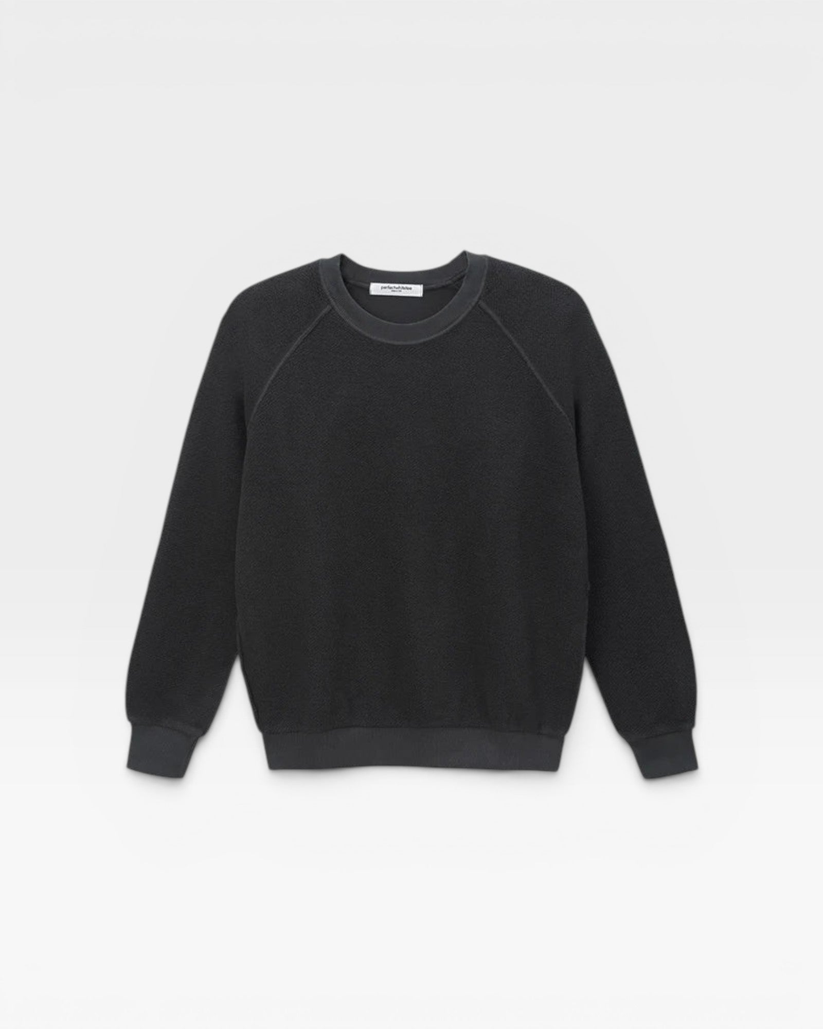 JONES + CO Ziggy sweatshirt in vintage black with a crew neck and raglan sleeves