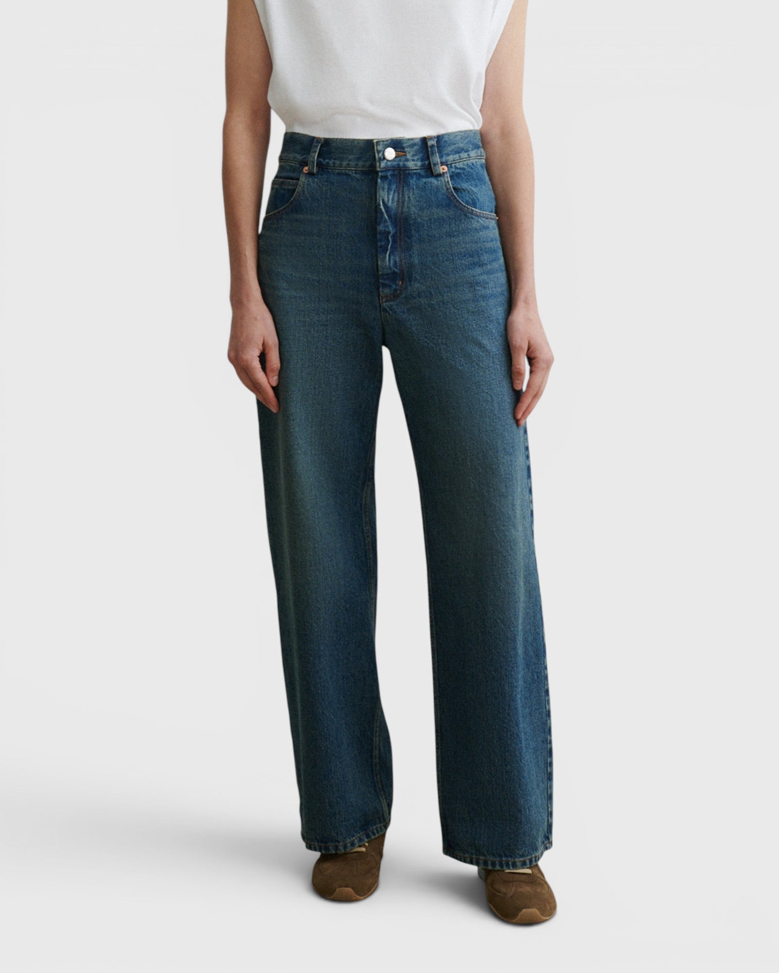 JONES + CO Puerto high-rise straight leg jeans in aged indigo cotton denim with a classic five-pocket design.