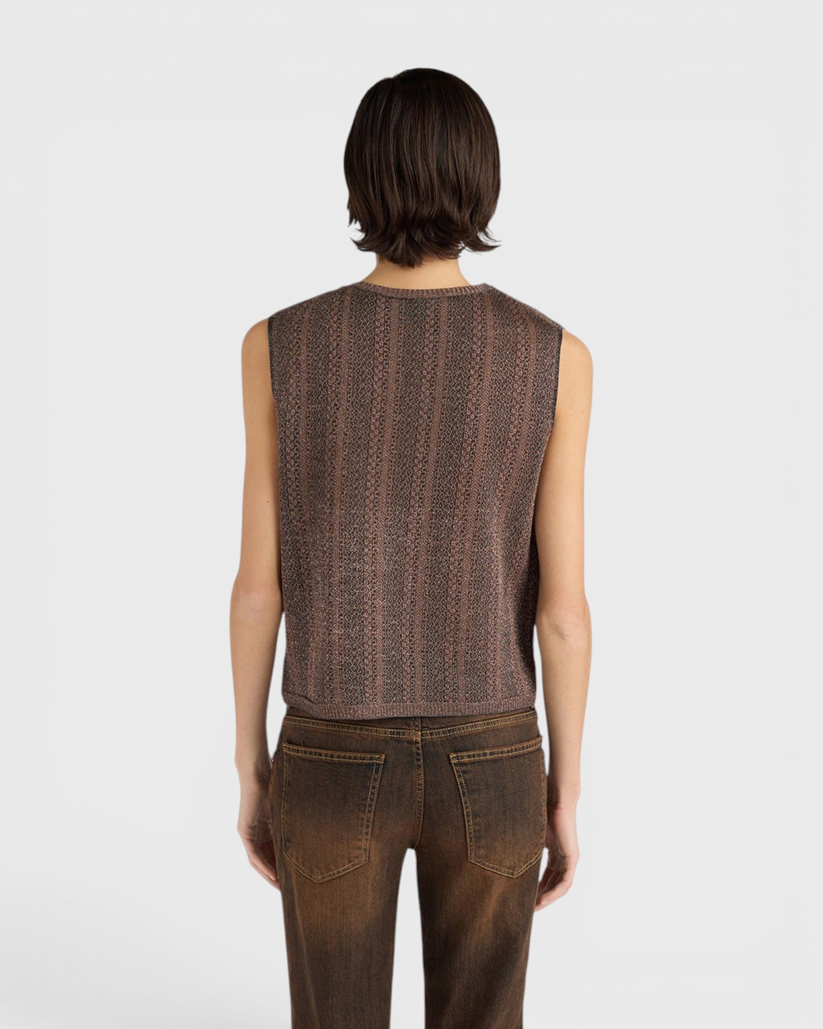 JONES + CO Aska knit gilet in nude and lead lurex viscose with a micro-jacquard pattern, back view on a model.