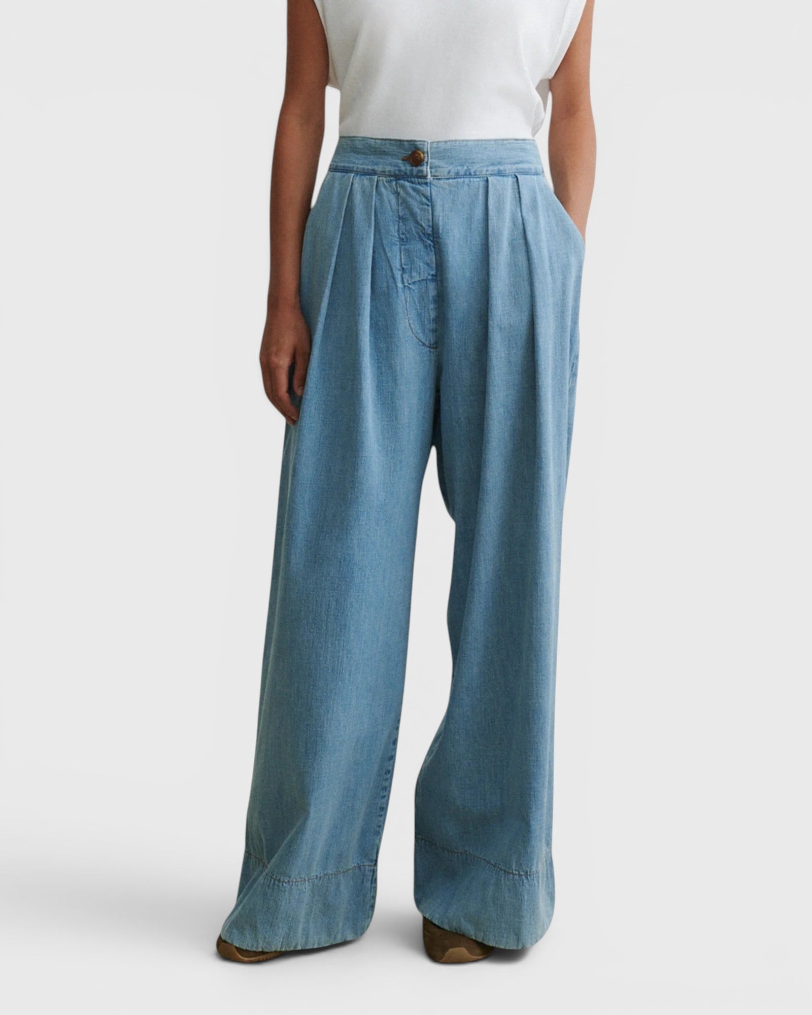 JONES + CO Coxsone high-waisted wide-leg trousers in celeste blue organic cotton with pleats and side pockets