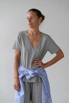 The Jersey Relaxed V-Neck - Heather Grey