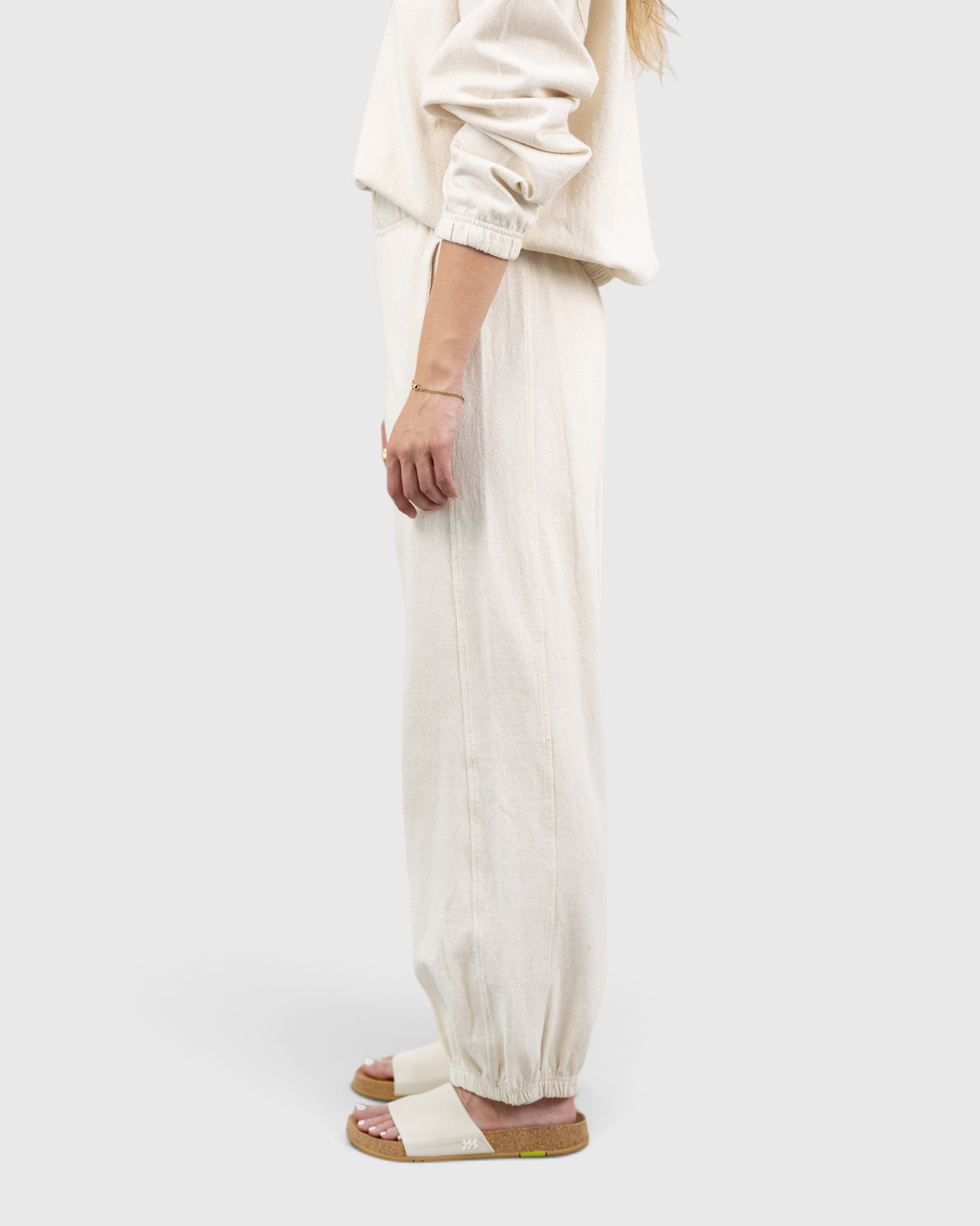 JONES + CO Le Bon Shoppe Balloon Pants in Naturel, detail of the hidden side slit pockets.