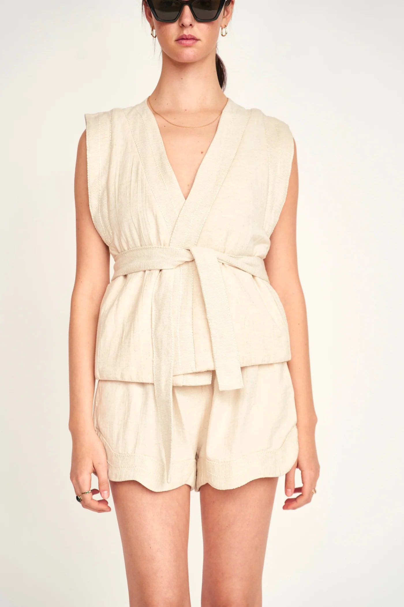 Rouen Vest - Oat Fossil belted on model